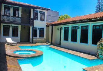 OYO Hotel La Dolce Vita, Rio das Ostras allows 18 year olds to book a room