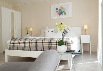 G  stehaus am Sonnenh  gel allows 18 year olds to book a room