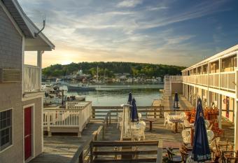 Tugboat Inn has Balcony rooms