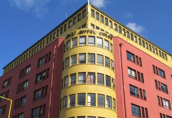 Hotel Apart Col  n allows 18 year olds to book a room