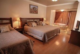 Pousada Bella Terra has rooms with a private hot tub