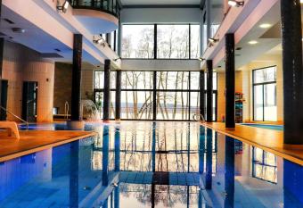 Pirat Hotel & SPA-hotel z basenem allows 18 year olds to book a room