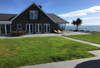 Ocean View,Kinsale, Exquisite holiday homes, sleeps 22 has Balcony rooms