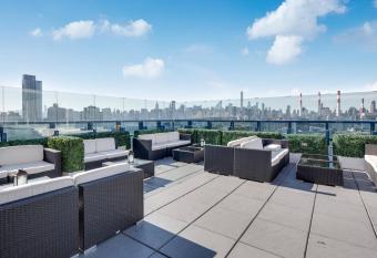 Vista LIC Hotel, BW Premier Collection has Balcony rooms