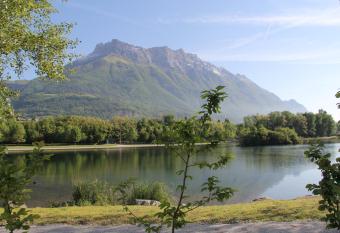 juste pour le plaisir has Balcony rooms