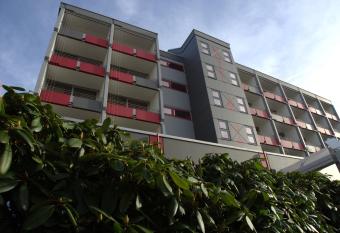 Hotel im Park allows 18 year olds to book a room