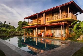 D Canal House has Balcony rooms