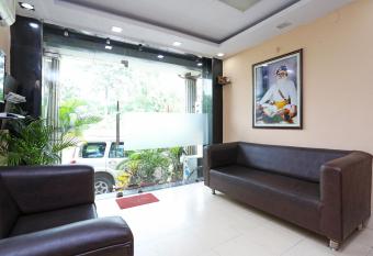 Collection O Hotel Greenpark allows 18 year olds to book a room