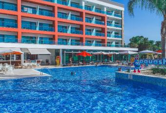 Aquashow Park Hotel allows 18 year olds to book a room