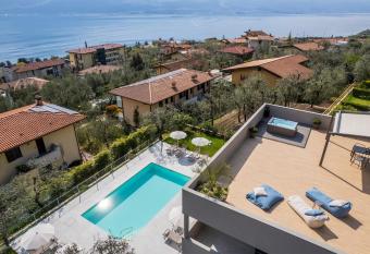 Evo Suites Apartments has Balcony rooms