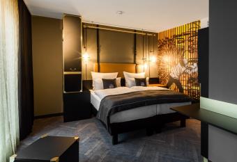 the niu Cobbles allows 18 year olds to book a room