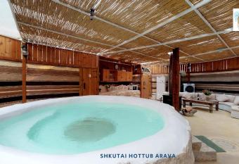 Shkutai Hottub Arava has Balcony rooms