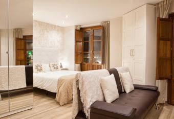 Apartamentos Boutique Salamanca has Balcony rooms