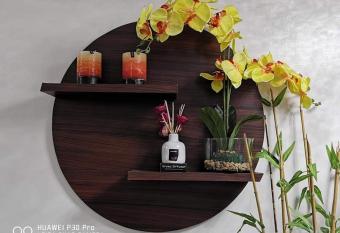 EAM LAKE VIEW @ TAGAYTAY PRIME RESIDENCES has Balcony rooms