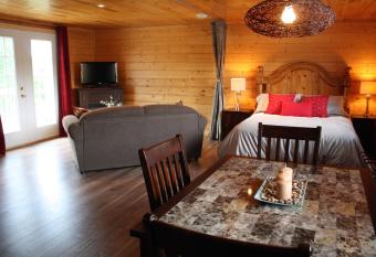 Centre de Vacances 5   toiles Family Resort has rooms with a private hot tub