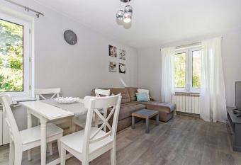 Green Park Rentyear Apartments has Balcony rooms