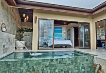 Golden Pineapple Villas-Adults Only allows 18 year olds to book a room