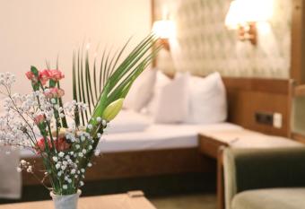 Hotel Restaurant Adler Stube has Balcony rooms