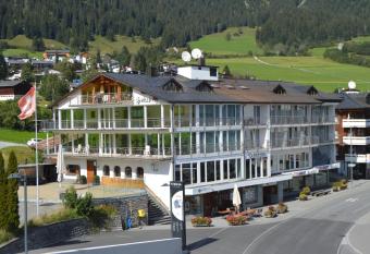 Hillsite Smart Hotel Flims has Balcony rooms