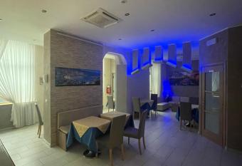 Hotel Montecarlo allows 18 year olds to book a room