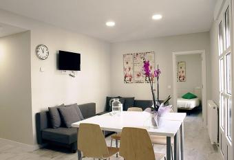 Apartamentos Logro  o Centro allows 18 year olds to book a room