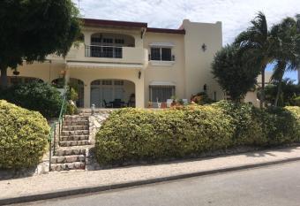 Royal Palm Resort Curacao Geweldig zeezicht allows 18 year olds to book a room