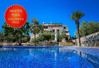 Villa Haya has Balcony rooms