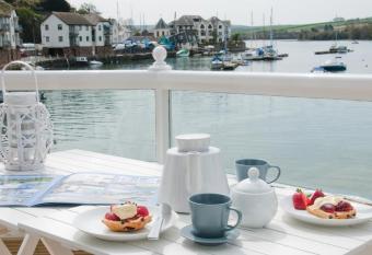 The Boathouse has Balcony rooms