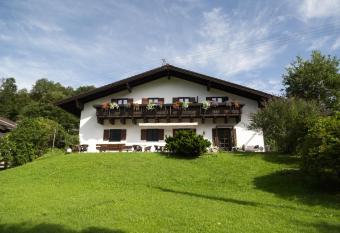 Berg Blick Jugendherberge mit Privatzimmer has Balcony rooms