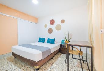 Hotel Ayenda Casa de Pinos sede Cabecera 1522 allows 18 year olds to book a room