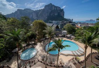 Holiday Inn Resort Krabi Ao Nang Beach, an IHG Hotel allows 18 year olds to book a room
