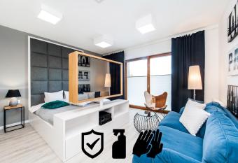 Bed&Bath Luxury Apartments has Balcony rooms