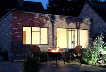 Oak-Island Hall has Balcony rooms
