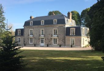 Le Manoir du Ribardon allows 18 year olds to book a room
