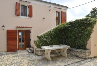 The House Aunt Regina has Balcony rooms