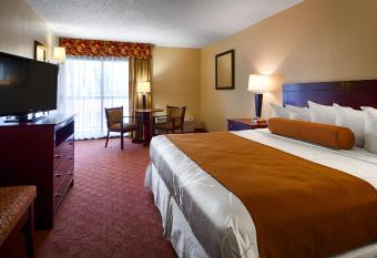 Best Western Oak Manor has Balcony rooms