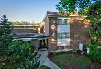 Hi Edmonton - Hostel allows 18 year olds to book a room