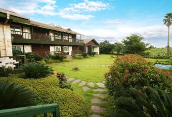 Green Narae Pension allows 18 year olds to book a room