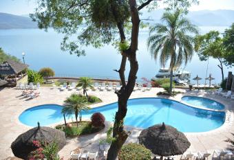 Hotel Del Dique allows 18 year olds to book a room