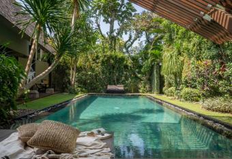 Ametis Villa allows 18 year olds to book a room