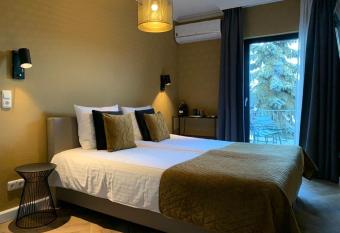 Hotel Janssen has rooms with a private hot tub