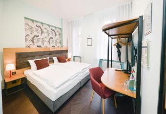 AMC Hotel - Sch  neberg allows 18 year olds to book a room