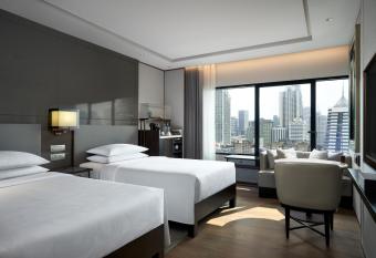 JW Marriott Hotel Bangkok has rooms with a private hot tub