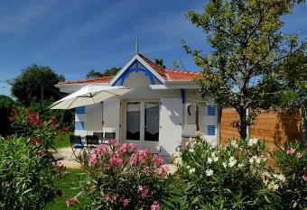 Dousoleil allows 18 year olds to book a room