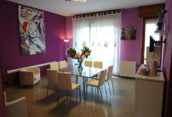 L Isola di Romy has Balcony rooms