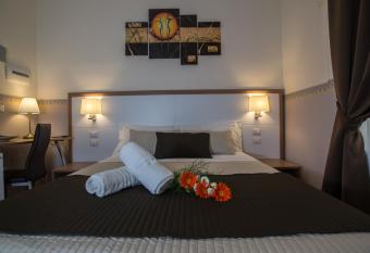 B&B AL VIALE has Balcony rooms