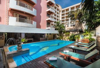 Bella Villa Metro has Balcony rooms