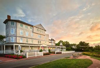 Harbor View Hotel has Balcony rooms