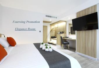 The Four Wings Hotel Bangkok has rooms with a private hot tub