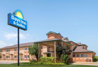Days Inn & Suites by Wyndham Wichita has Smoking rooms